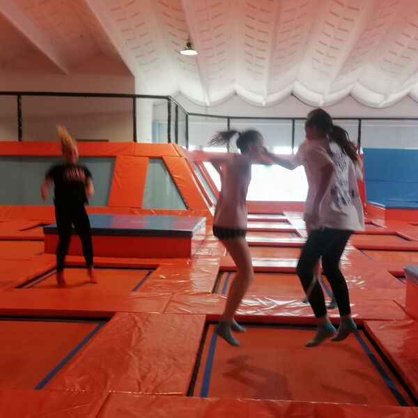 Wandertag der Klassen 5 und 6 ins Jumphouse Halle